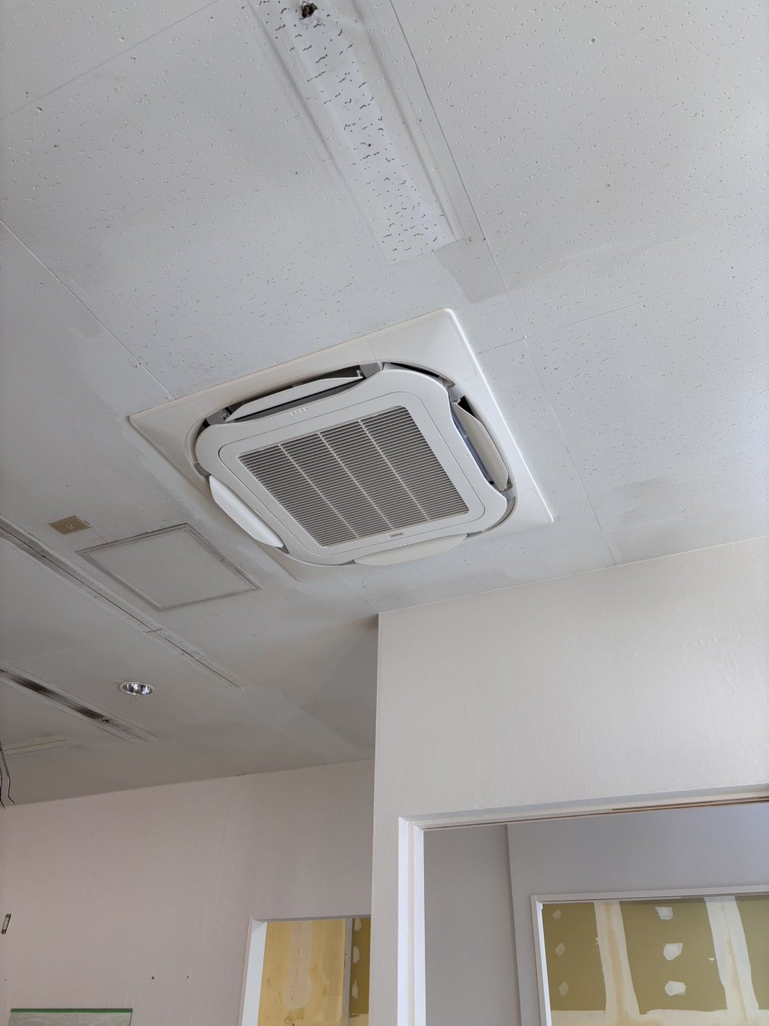 天井カセット型・工事中現場